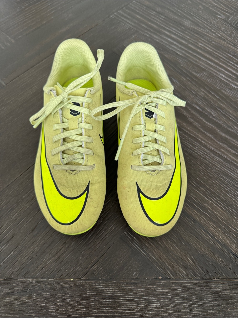 Nike Mercurial Soccer Cleats Size 1Y | Neon Yellow Kids Indoor Turf Soccer Shoes - Picture 7 of 7
